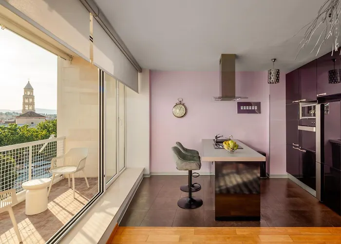 Center Lux View アパート