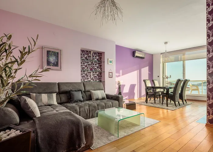 Center Lux View アパート *