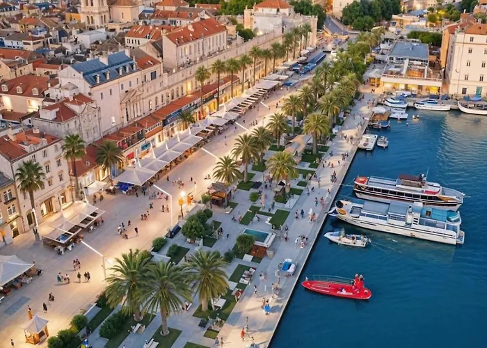 Center Lux View アパート *