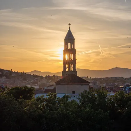 Center Lux View Split